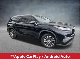 Used 2020 Toyota Highlander XLE AWD/4WD video 3