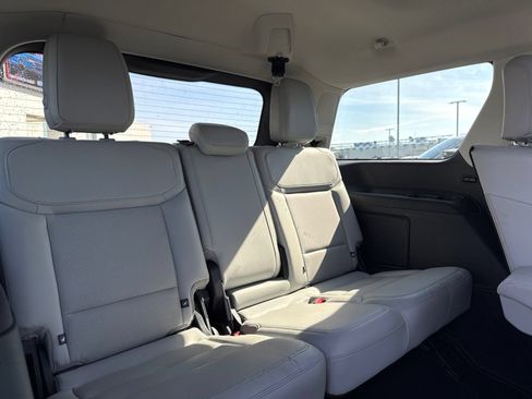 Used 2025 Ford Expedition Platinum w/ Driver's Package AWD/4WD image 9