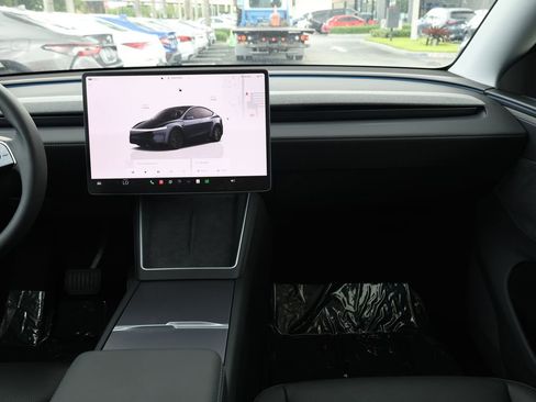 Used 2026 Tesla Model Y Long Range RWD image 27