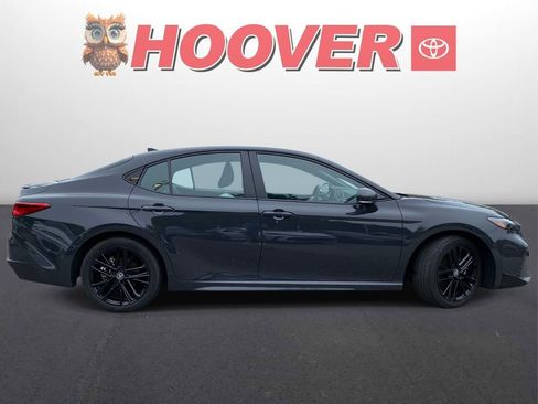 Used 2025 Toyota Camry SE w/ Convenience Package FWD image 2