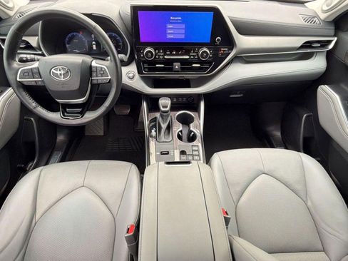 Used 2023 Toyota Highlander Limited FWD image 15