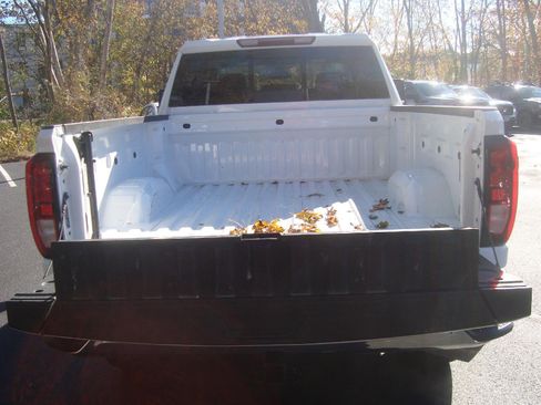 Used 2024 GMC Sierra 3500 SLE w/ Preferred Package image 10