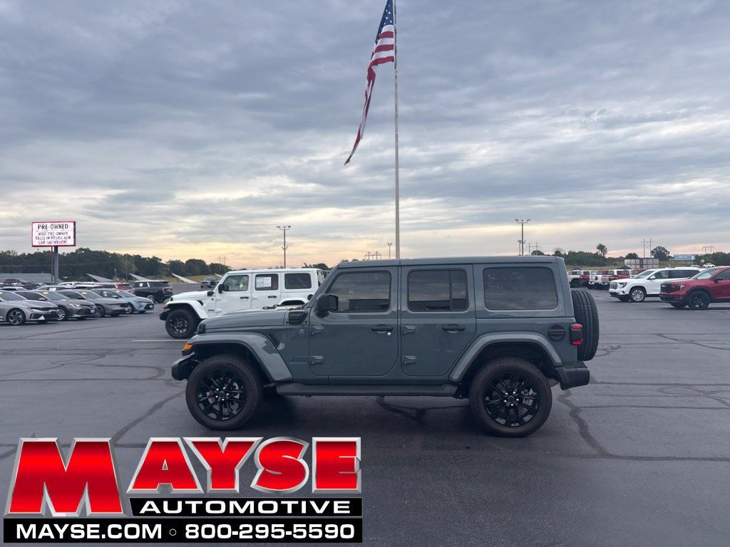 Used 2025 Jeep Wrangler Unlimited Sahara AWD/4WD image 1
