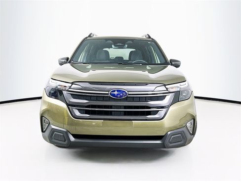 Used 2025 Subaru Forester Premium w/ Convenience Package #2 image 5