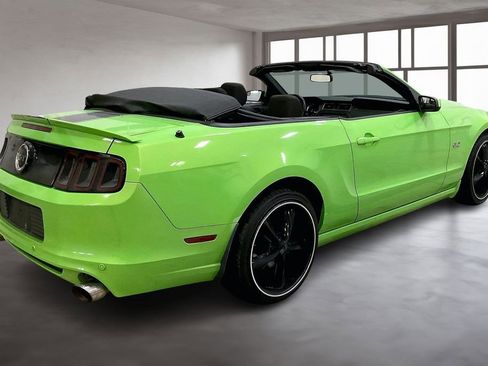 Used 2013 Ford Mustang GT image 2