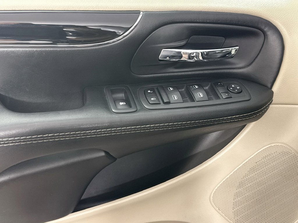 Used 2019 Dodge Grand Caravan SXT FWD image 20