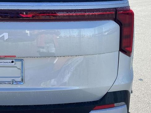 New 2026 Kia Carnival EX image 15