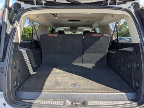 Used 2020 Cadillac Escalade ESV Premium Luxury AWD/4WD image 14