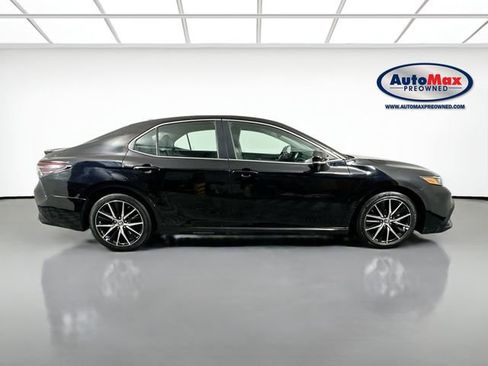 Used 2023 Toyota Camry SE FWD image 9