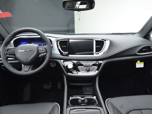 New 2026 Chrysler Pacifica Limited w/ S Appearance Package image 38