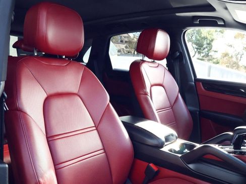 Certified 2023 Porsche Cayenne image 23