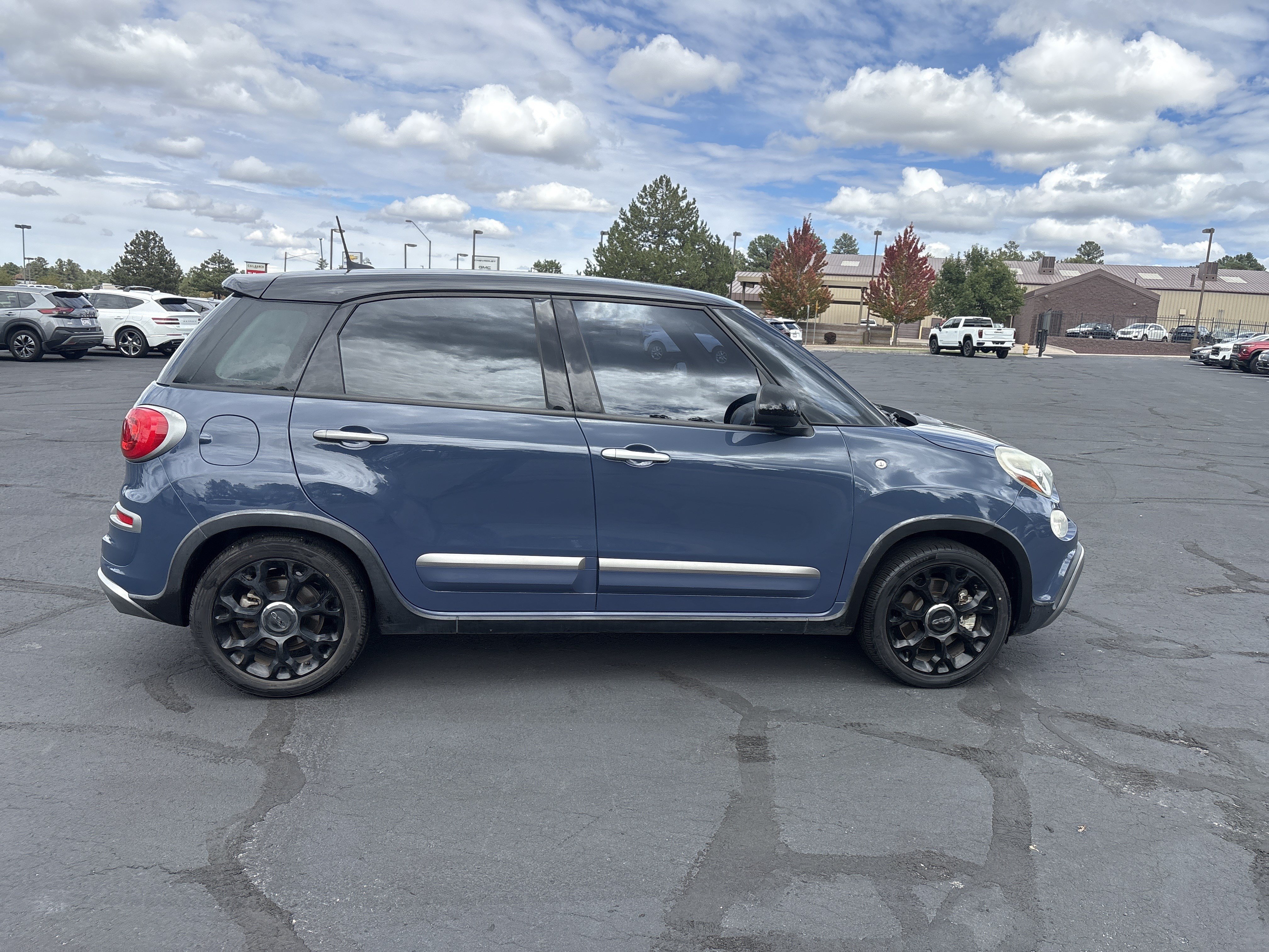 Used 2018 FIAT 500L Trekking w/ Urbana Appearance Package FWD image 5