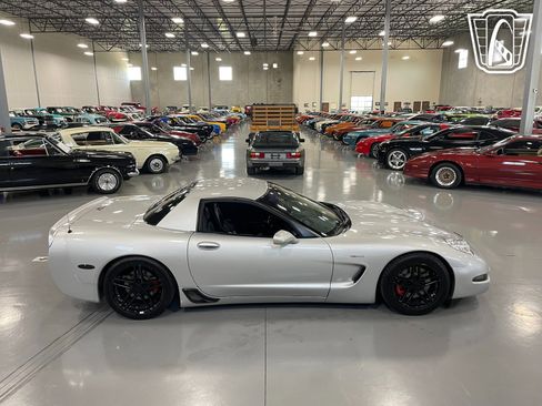 Used 2002 Chevrolet Corvette Z06 w/ Memory Pkg image 13