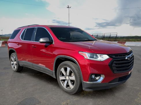 Used 2019 Chevrolet Traverse LT w/ LT Premium Package FWD image 2