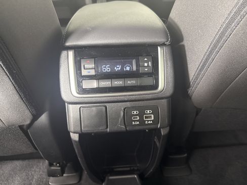 Used 2023 Subaru Ascent Premium w/ Convenience Package image 25