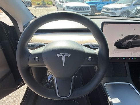 Used 2022 Tesla Model Y Long Range image 26