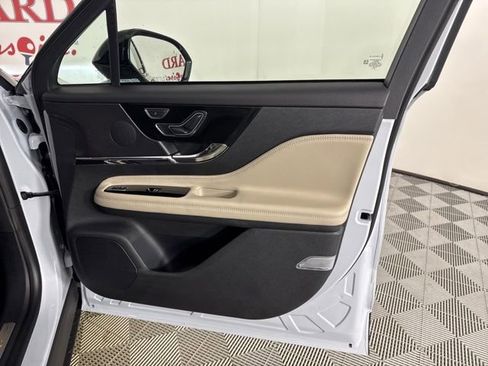 New 2026 Lincoln Corsair Premiere image 21