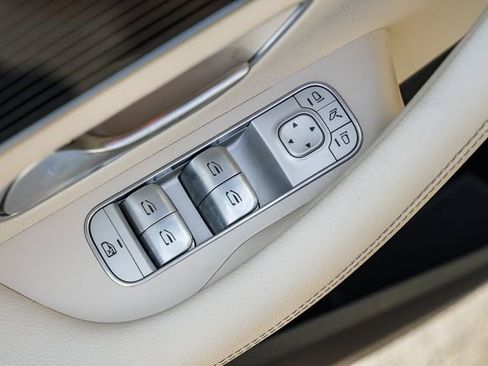 Used 2024 Mercedes-Benz GLS 580 GLS 580 image 44