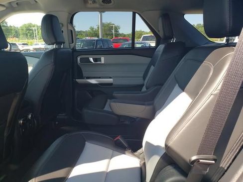 Used 2023 Ford Explorer XLT w/ Equipment Group 202A AWD/4WD image 14