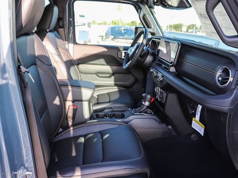 New 2026 Jeep Wrangler Unlimited Sahara AWD/4WD image 21