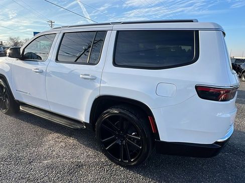 Used 2023 Jeep Wagoneer 4WD image 7