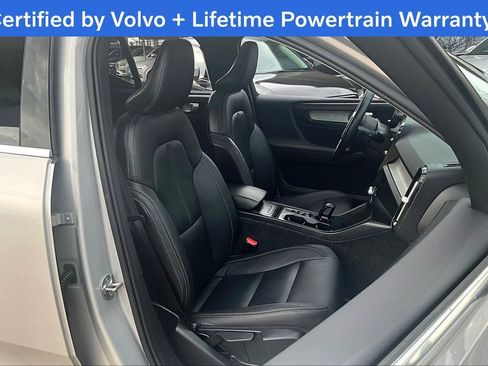 Certified 2025 Volvo XC40 B5 Core image 9