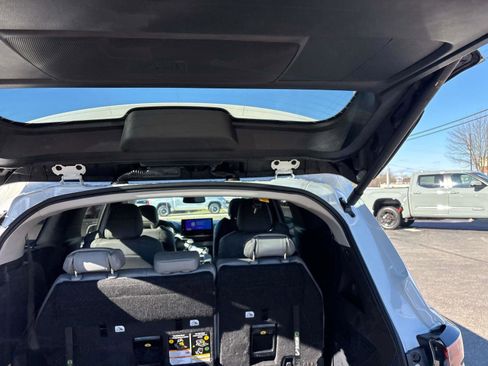 New 2026 Toyota Sienna XLE image 4