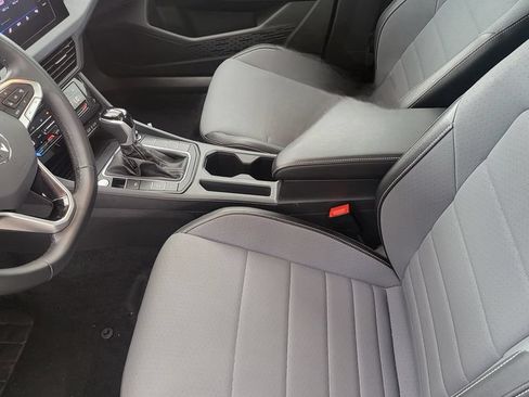 Used 2025 Volkswagen Jetta SE FWD image 3