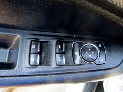 Used 2020 Ford Edge SE image 18