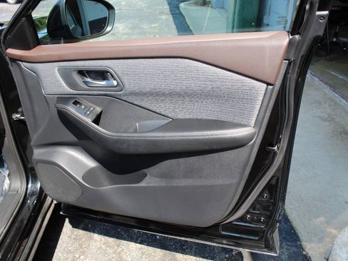 Used 2021 Nissan Rogue SV AWD/4WD image 24