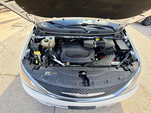 Used 2019 Chrysler Pacifica Touring Plus w/ Advanced Safetytec Group FWD image 24