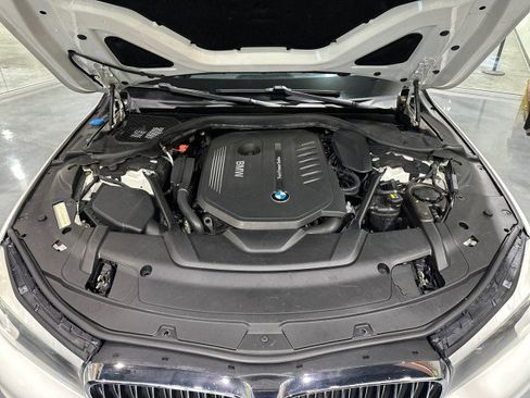 Used 2017 BMW 740i xDrive AWD/4WD image 20