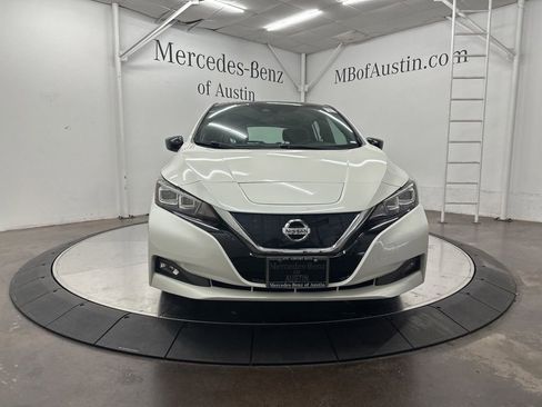 Used 2018 Nissan Leaf SV w/ SV Technology Package FWD image 2