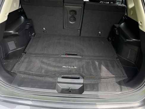 Used 2020 Nissan Rogue SV FWD image 12