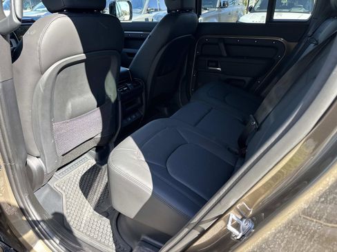 Certified 2025 Land Rover Defender 110 X-Dynamic SE image 14