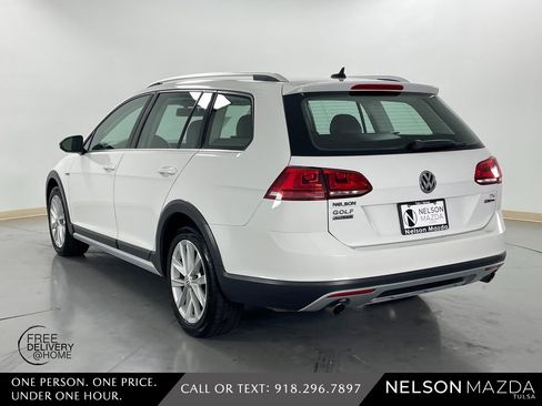 Used 2017 Volkswagen Golf Alltrack S image 8