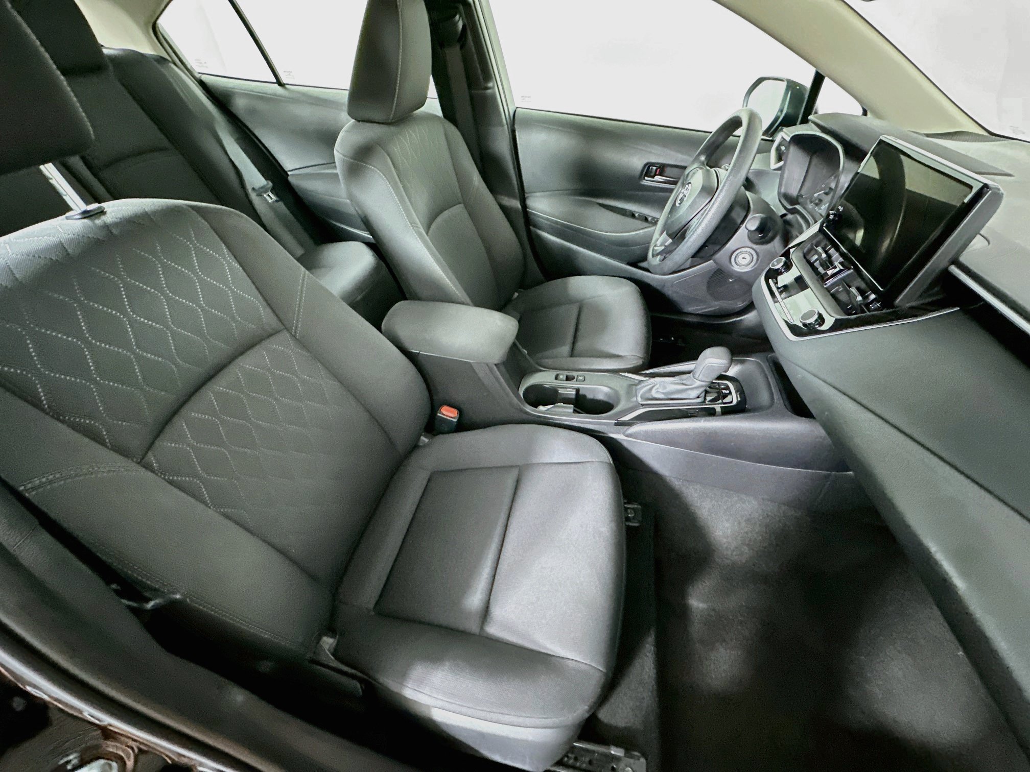 Used 2025 Toyota Corolla LE FWD image 29