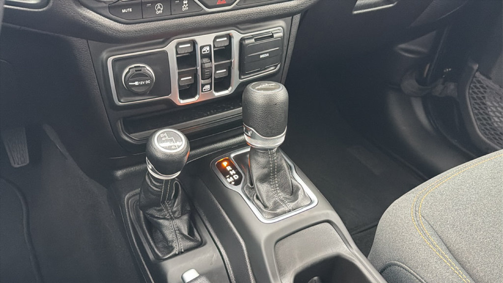 Used 2025 Jeep Gladiator Sport AWD/4WD image 24