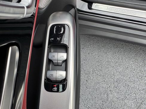 Used 2025 Mercedes-Benz GLC 300 4MATIC image 21