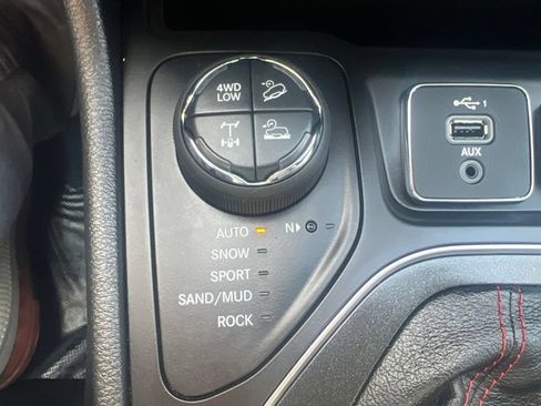 Used 2021 Jeep Cherokee Trailhawk w/ Premium Leather Package AWD/4WD image 38