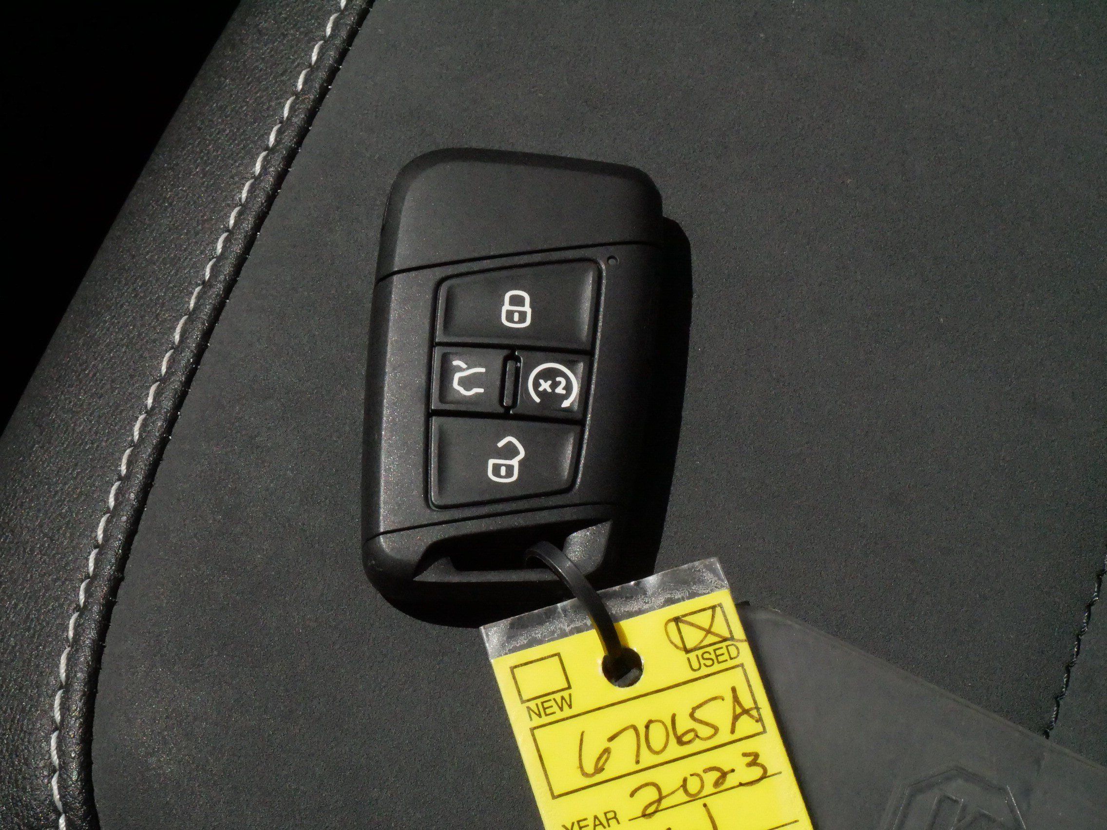 Used 2023 Volkswagen Taos SE w/ Panoramic Sunroof Package AWD/4WD image 33