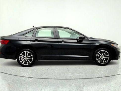 Used 2025 Volkswagen Jetta Sport FWD image 4
