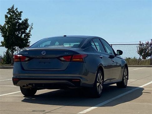 Used 2022 Nissan Altima 2.5 SV image 8