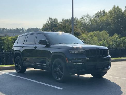 Used 2024 Jeep Grand Cherokee L Limited w/ Black Appearance Package RWD image 5