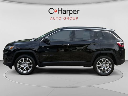 Used 2022 Jeep Compass Latitude w/ Sun and Sound Group AWD/4WD image 6