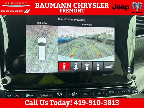 Used 2024 Jeep Wagoneer Series III w/ Premium Group I AWD/4WD image 20