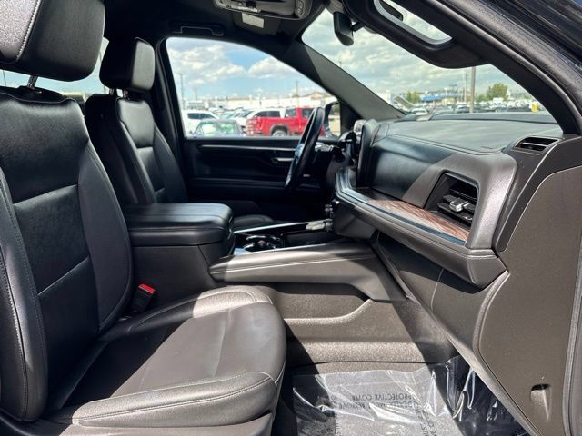 Used 2025 Chevrolet Suburban Z71 AWD/4WD image 39