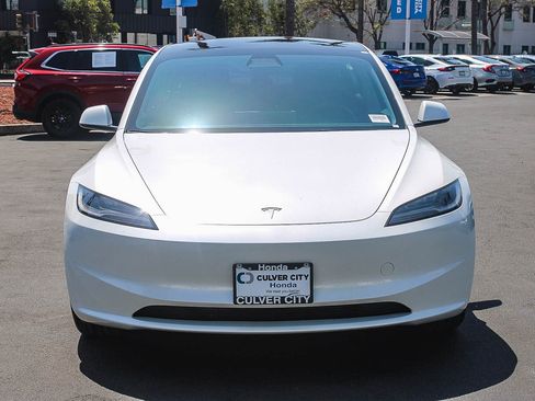 Used 2025 Tesla Model 3 image 2
