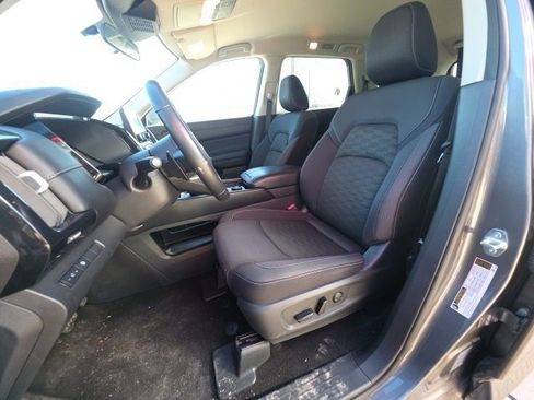 Used 2024 Nissan Pathfinder SV image 14