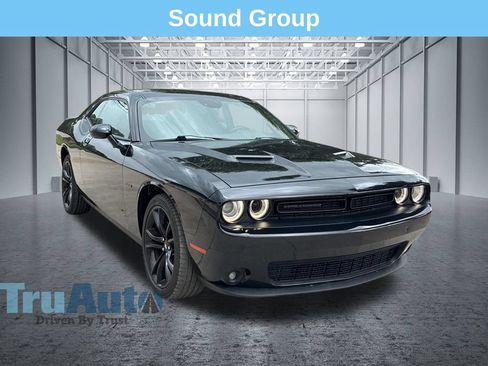 Used 2018 Dodge Challenger R/T w/ Driver Convenience Group RWD image 1